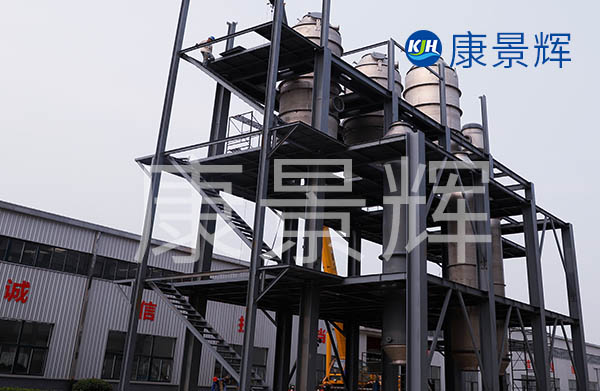 青島康景輝整個三效蒸發(fā)器采用連續(xù)進料生產(chǎn)方式